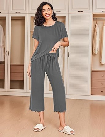 Ekouaer 2 Pack: Women's Pajamas Set Short Sleeve Sleepwear Capri Pants Pjs Soft Loungewear with Pockets