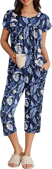 Ekouaer Womens Pajama Set Short Sleeve Sleepwear Pleated Floral Pjs Set Capri Pants Lounge Sets with Pockets