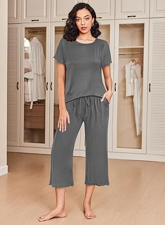 Ekouaer 2 Pack: Women's Pajamas Set Short Sleeve Sleepwear Capri Pants Pjs Soft Loungewear with Pockets