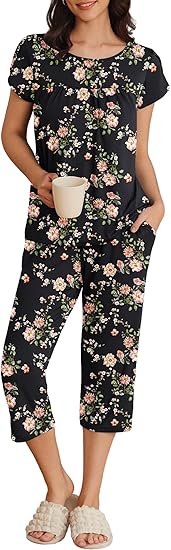 Ekouaer Womens Pajama Set Short Sleeve Sleepwear Pleated Floral Pjs Set Capri Pants Lounge Sets with Pockets