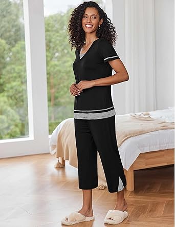 Ekouaer Capri Pajama Sets for Women Short Sleeve Tops Sleepwear Sleep Sets Pjs Sets Soft Two Piece Loungewear Sets Black XL