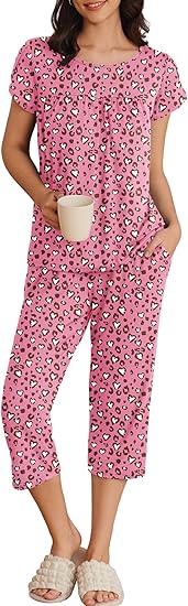 Ekouaer Womens Pajama Set Short Sleeve Sleepwear Pleated Floral Pjs Set Capri Pants Lounge Sets with Pockets