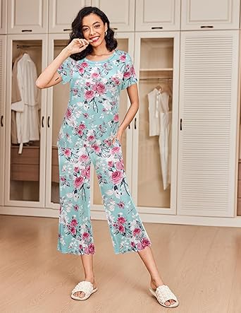 Ekouaer 2 Pack: Women's Pajamas Set Short Sleeve Sleepwear Capri Pants Pjs Soft Loungewear with Pockets