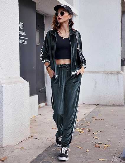 Ekouaer Women's Velvet Velor Tracksuits 2 Piece Lounge Outfits Zip Up Sweatshirt and Sweatpants with Pockets